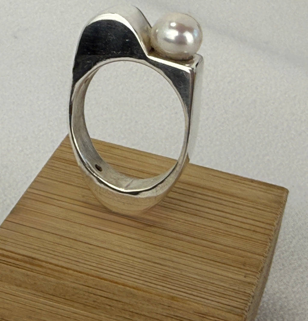 Sculptural Sterling Ring with Pearl size 6 1/2