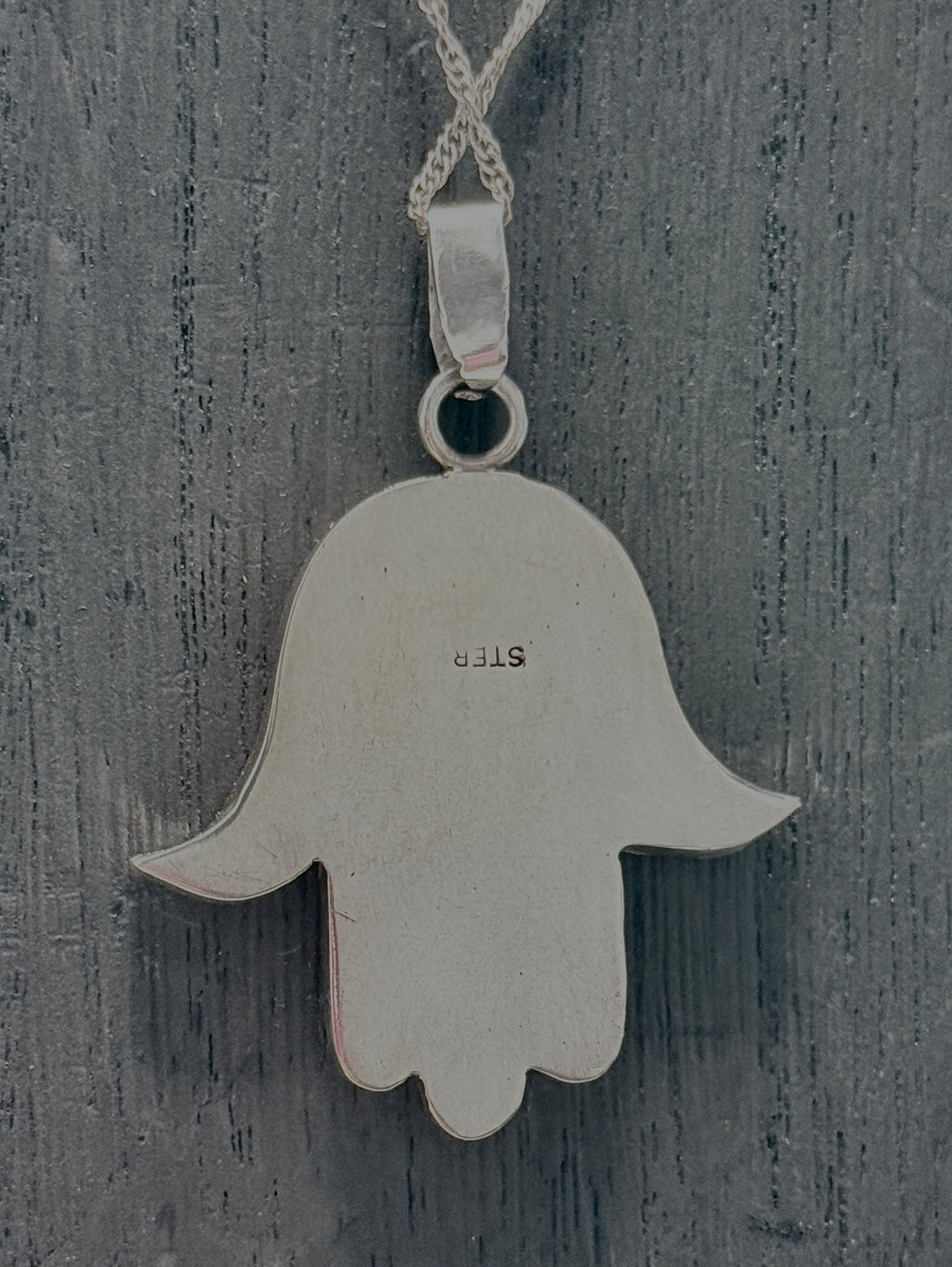 Hamsah Sterling Silver Pendant  Inlaid  with Mookaite Jasper ￼