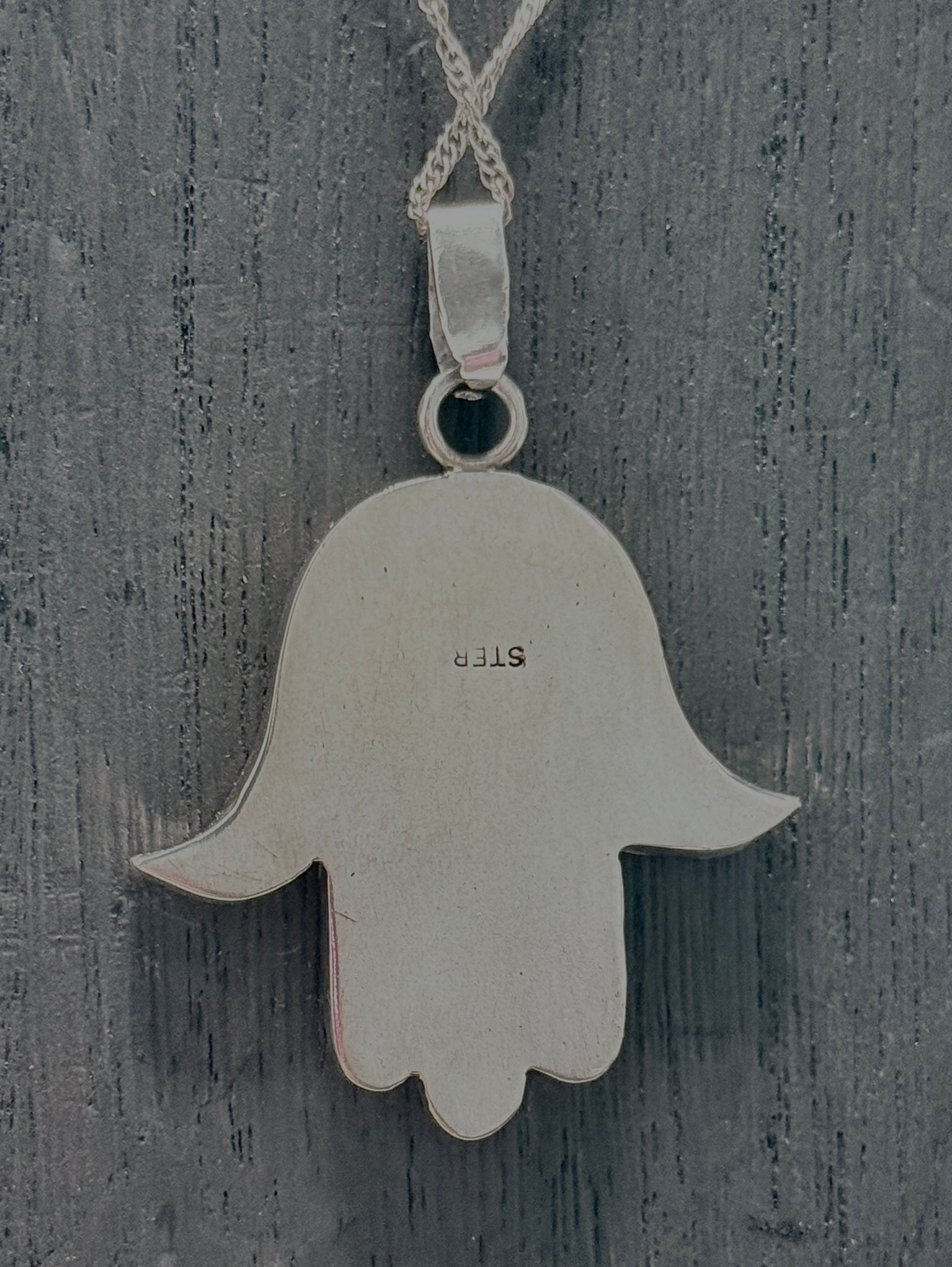 Hamsah Sterling Silver Pendant  Inlaid  with Mookaite Jasper ￼