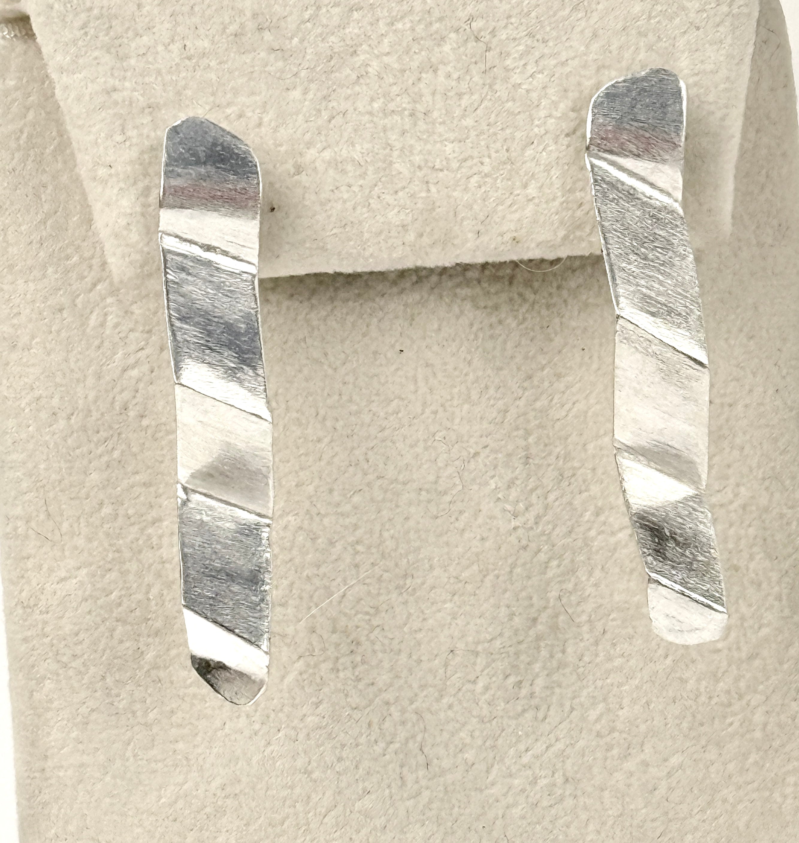 Zig-zag Ribbon Post earrings in Sterling Silver