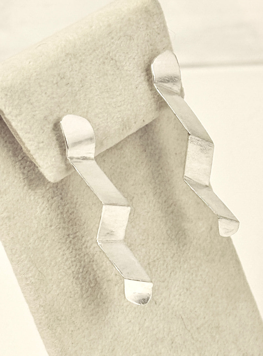 Zig-zag Ribbon Post earrings in Sterling Silver