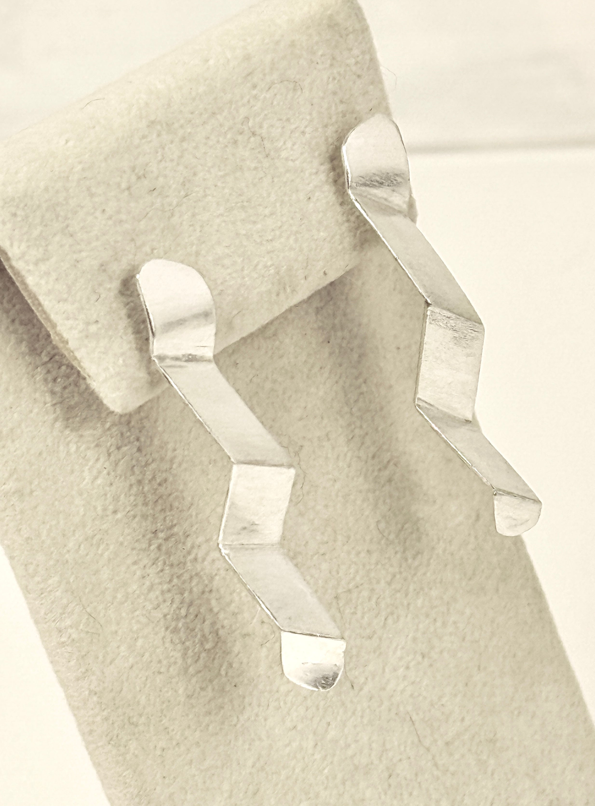 Zig-zag Ribbon Post earrings in Sterling Silver